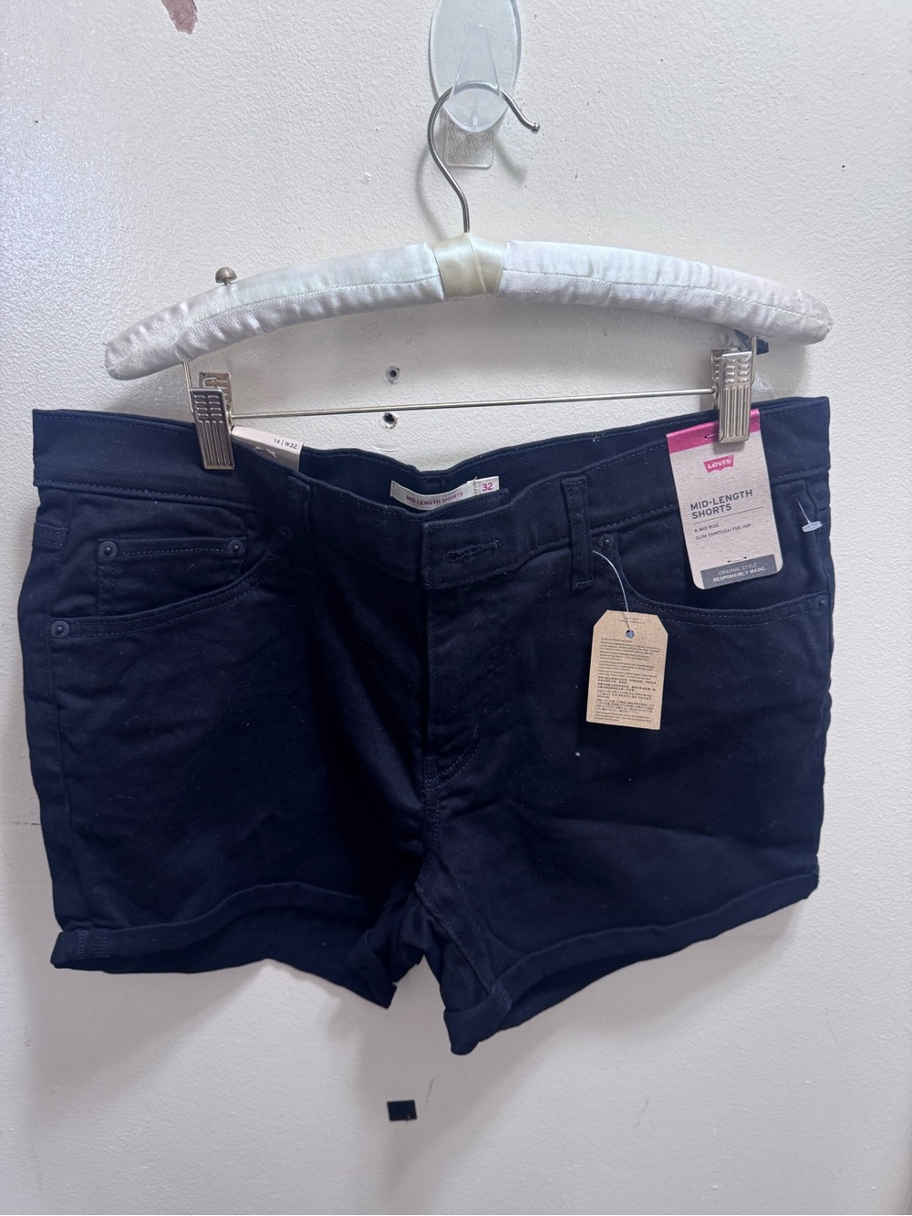 Levi's Black Mid-Length Women's Denim Shorts size 32 new w/tags